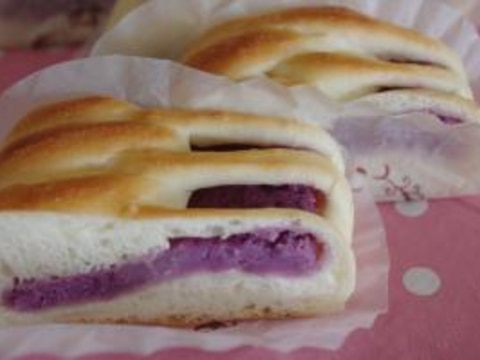 紫芋をチラ見せ♪シックな餡パン